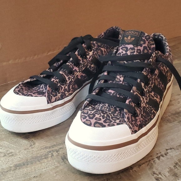 Adidas size US women's 7.5 leppard print Nizza - Picture 1 of 7